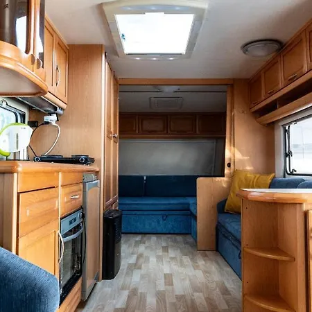 Przyczepy Kempingowe 6, Kite Crew