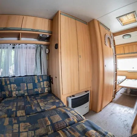 Kemp Przyczepy Kempingowe 6, Kite Crew