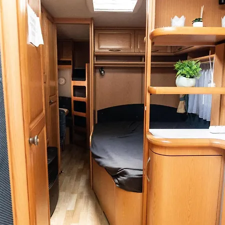 مكان تخييم Przyczepy Kempingowe 6, Kite Crew Chałupy