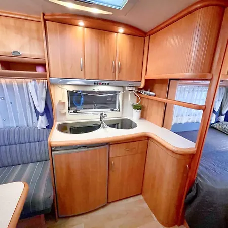 Przyczepy Kempingowe 6, Kite Crew 营地