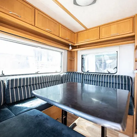 Przyczepy Kempingowe 6, Kite Crew 营地 Chałupy