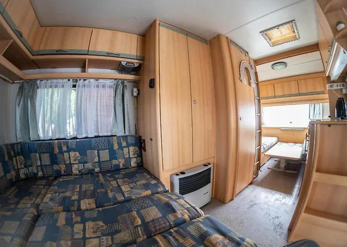 مكان تخييم Przyczepy Kempingowe 6, Kite Crew