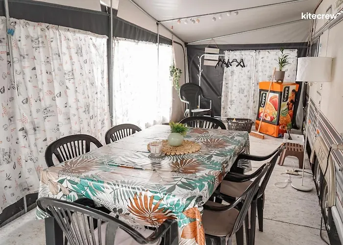 Przyczepy Kempingowe 6, Kite Crew مكان تخييم Chałupy