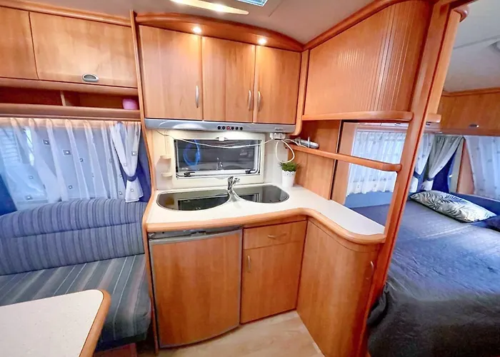 Przyczepy Kempingowe 6, Kite Crew 营地