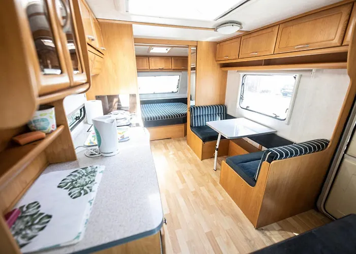 Przyczepy Kempingowe 6, Kite Crew 营地 *